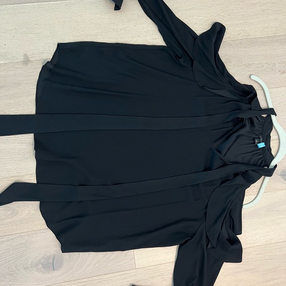 Ann Taylor “cold shoulder” Women's Top - Picture 2 of 5